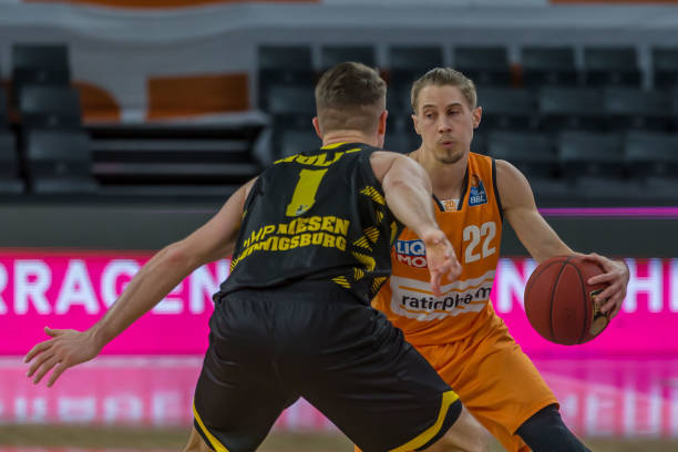 甚至曲解 甚至曲解